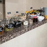 考纳斯安伯顿舒适酒店 4*