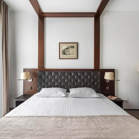 Amberton Cozy فندق كاوناس