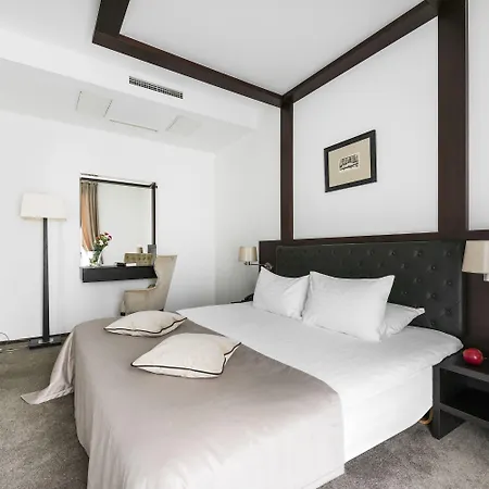 Amberton Cozy Hotel 4*