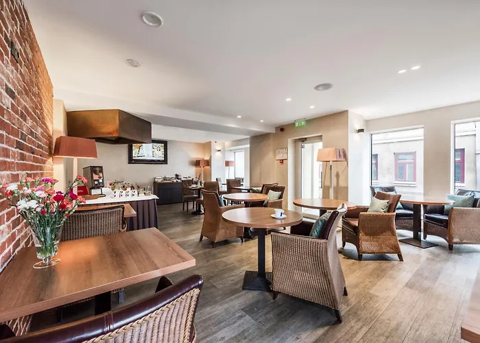 考纳斯安伯顿舒适酒店 4*